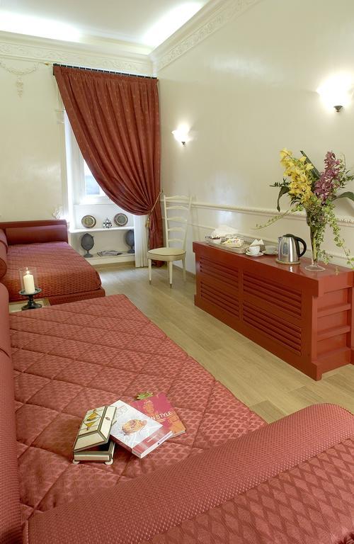 Suites Rome Room photo