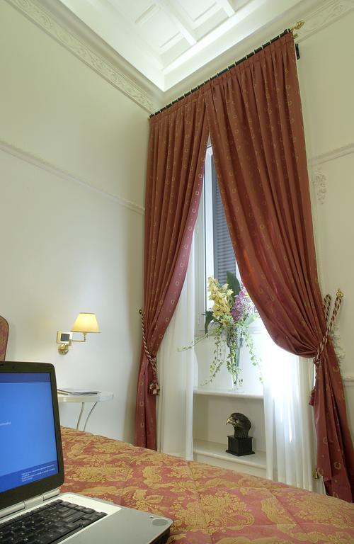 Suites Rome Room photo