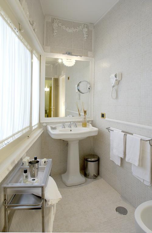 Suites Rome Room photo